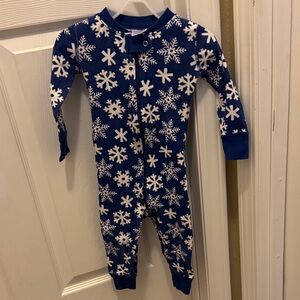 Hanna Andersson Navy Snowflake Sleeper. 18-24 Months. Gently Used Condition.